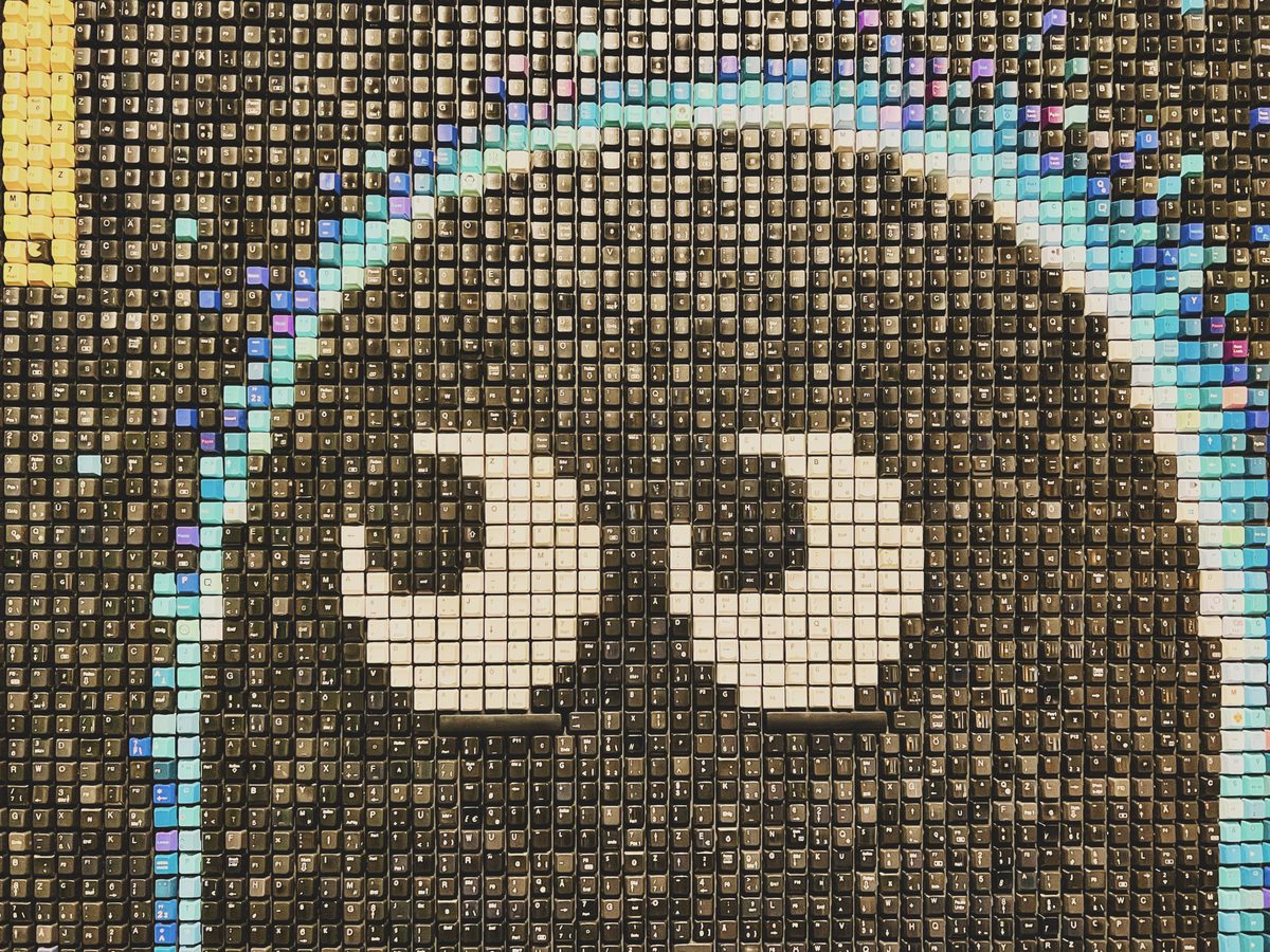 A ghost from Pacman made out of keycaps. Image Anthony Nelzin-Santos.