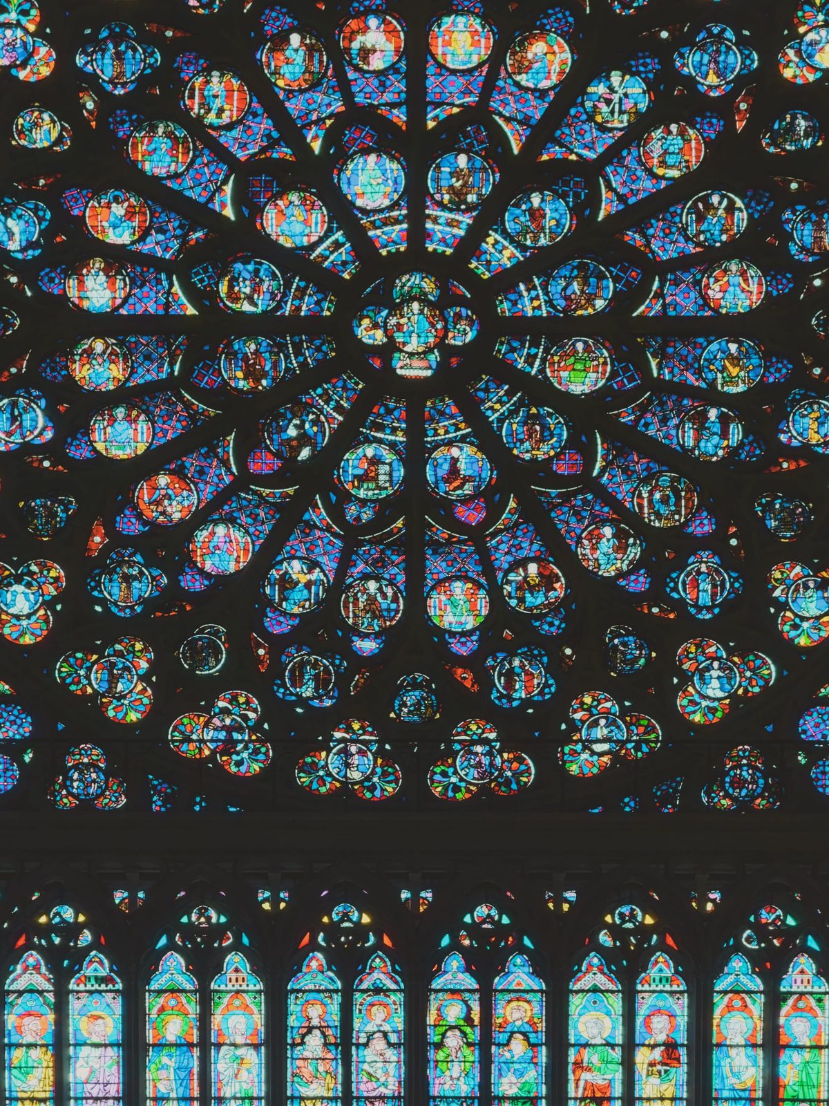 One of the monumental rosaces of the Notre-Dame de Paris cathedral. Image Anthony Nelzin-Santos.