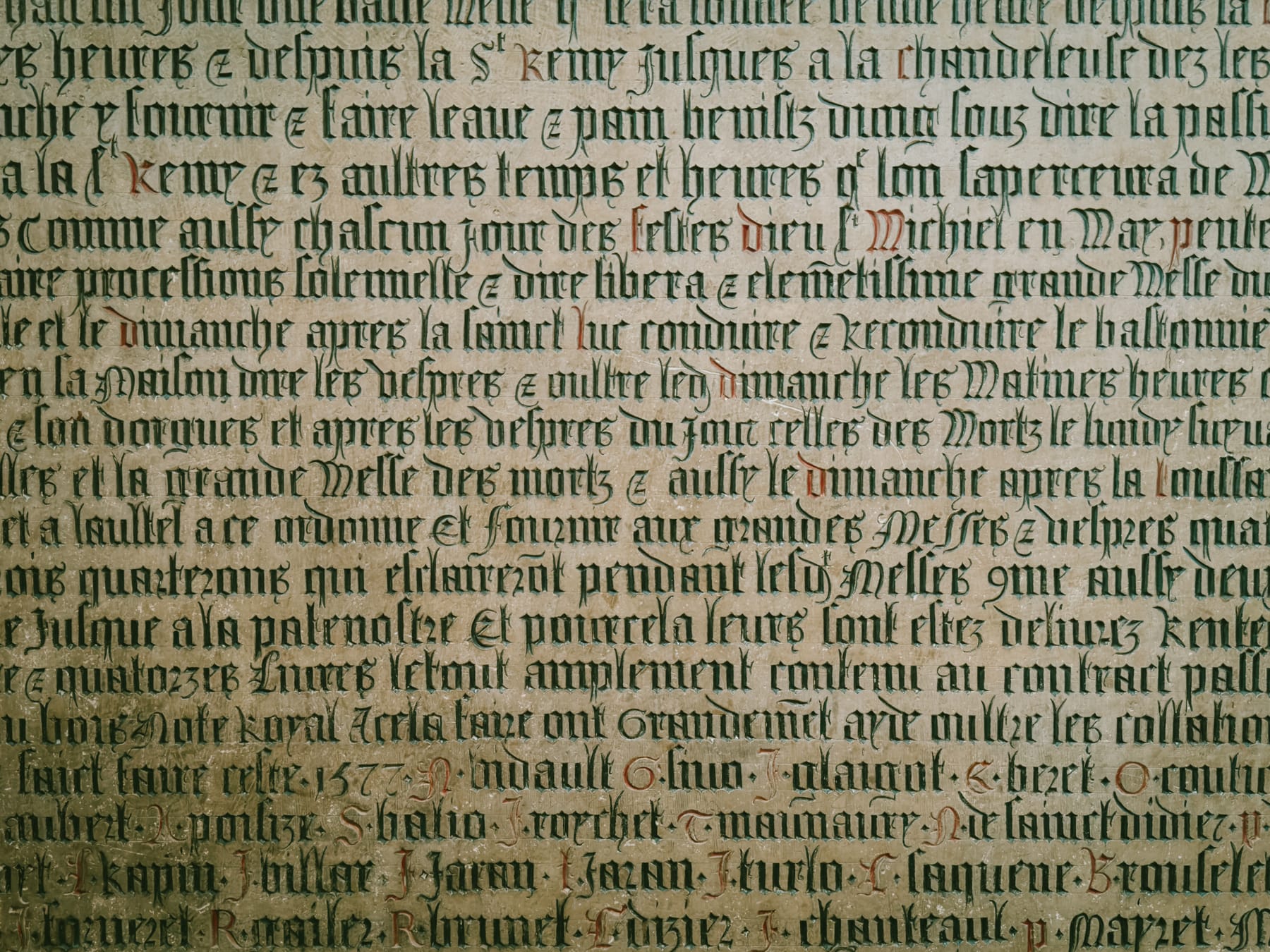 Un texte en vieux français écrit dans une forme de textura.