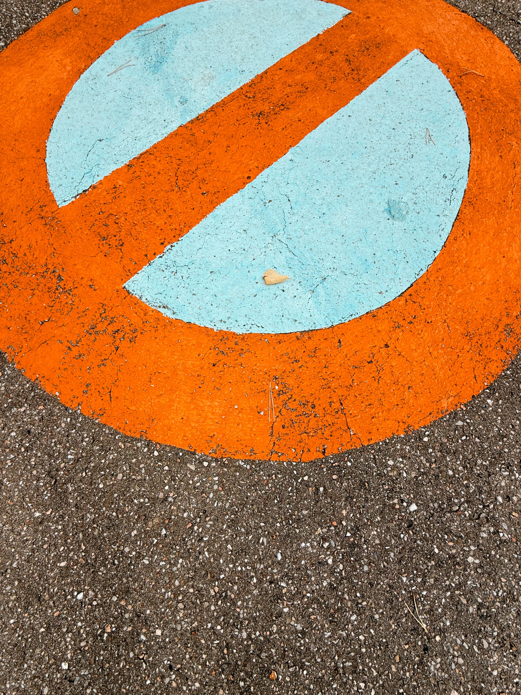 A forbidden sign on concrete.