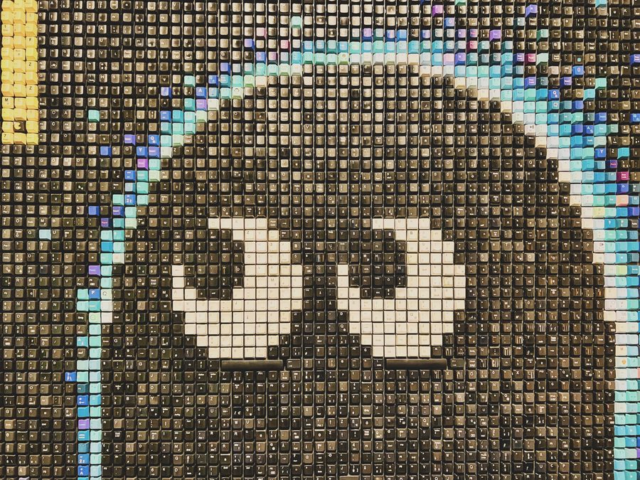 A ghost from Pacman made out of keycaps. Image Anthony Nelzin-Santos.